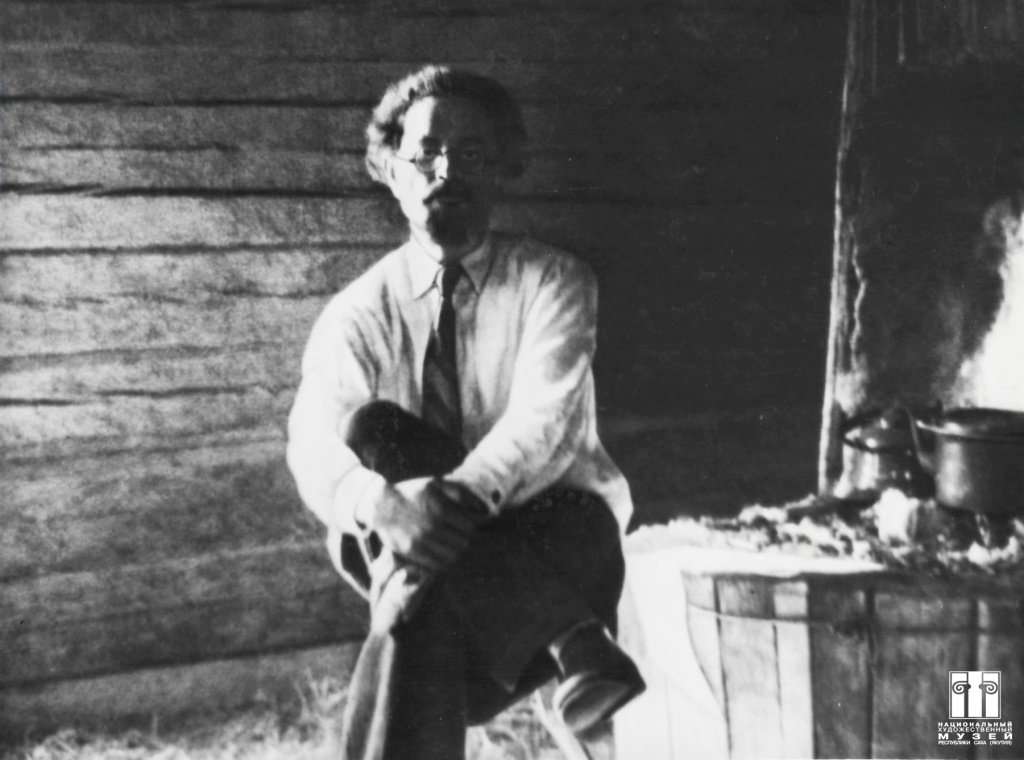 Профессор Габышев возле якутского камелька во время научной экспедиции по изучению якутской лошади. 1945-1947.jpg