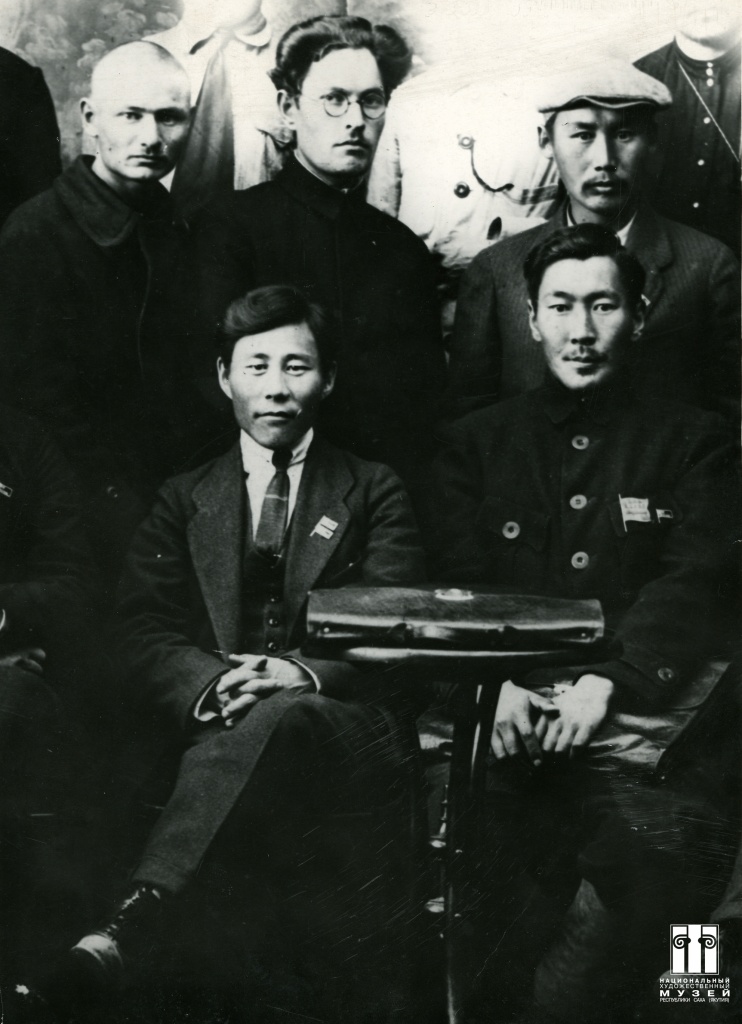 М.Ф. Габышев, секретарь ЯЦИК. Якутск (2 ряд, второй слева). 1923 с лого.jpg