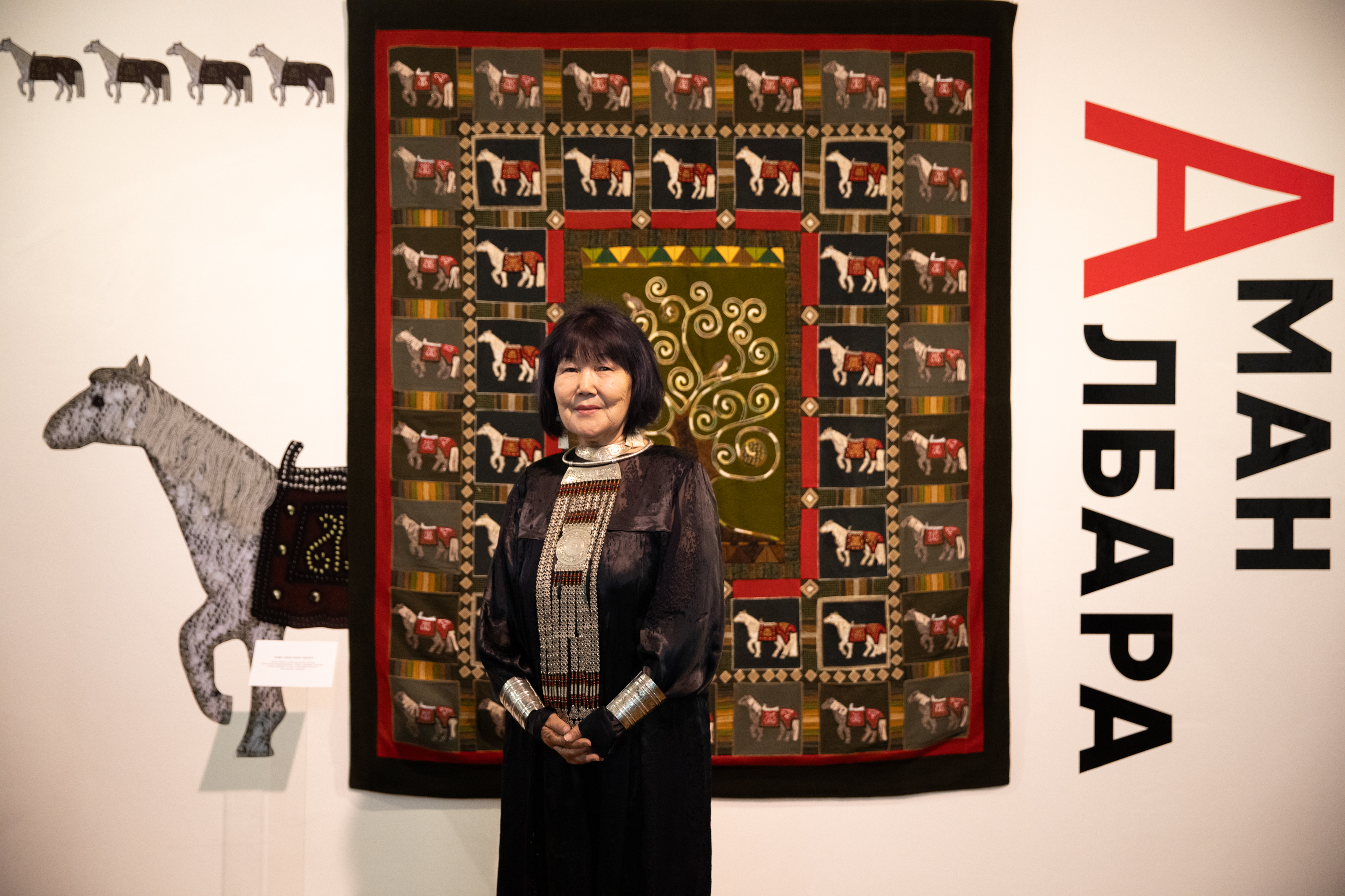 Состоялось торжественное открытие выставки «Аман албара» Ааны Зверевой