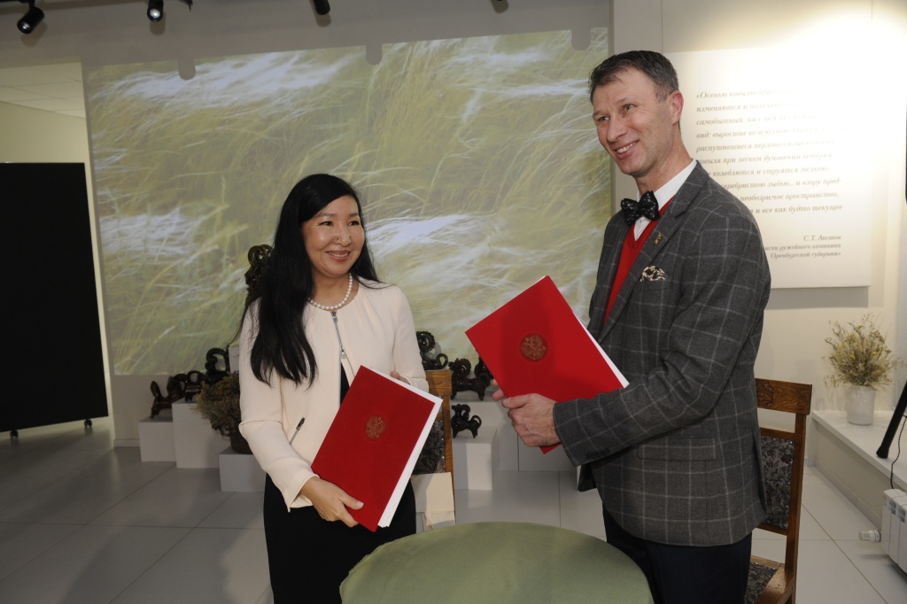 Подписано соглашение о сотрудничестве между НХМ РС (Я) и Оренбургским областным музеем изобразительных искусств